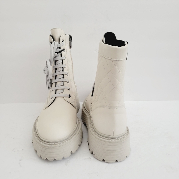 New La Canadienne Yasmine Leather Bootie Natural White, Size 6 - Picture 3 of 8